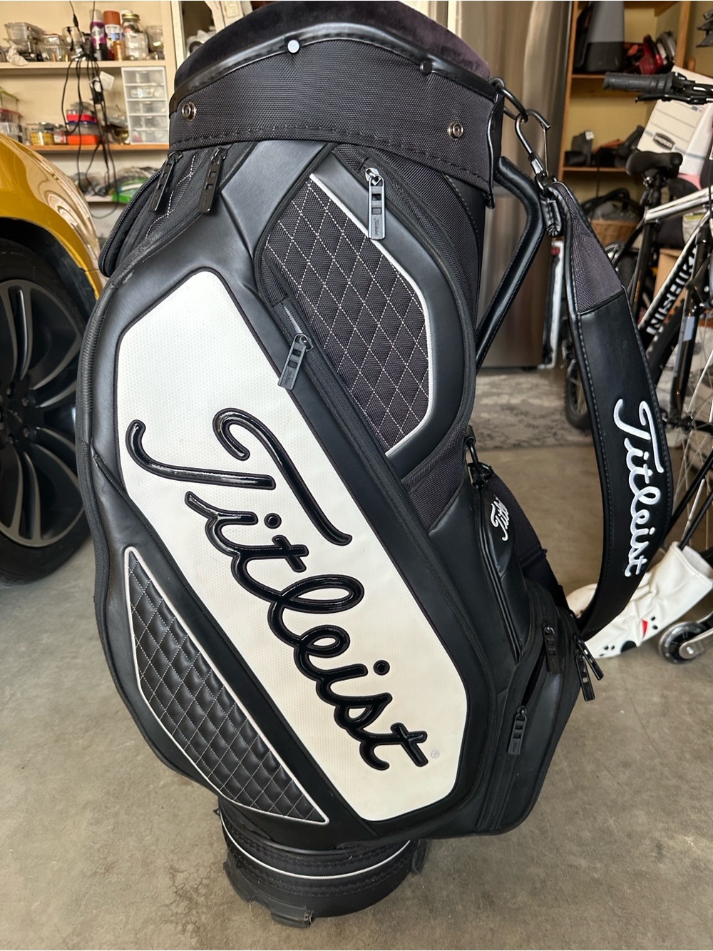 Titleist Men's tour staff Golf Bag – Black